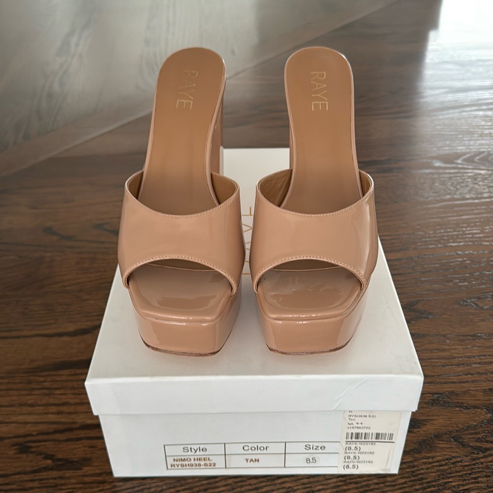 Raye Nimo tan patent platform heel NWT in box size 8.5